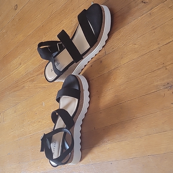 Black strappy Wedge sandala - Picture 3 of 4